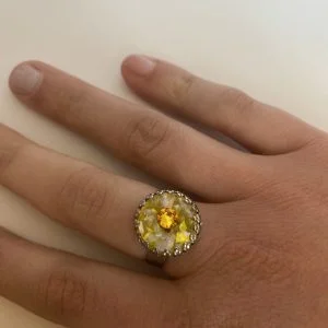 Bague réglable cabochon jaune pailleté
