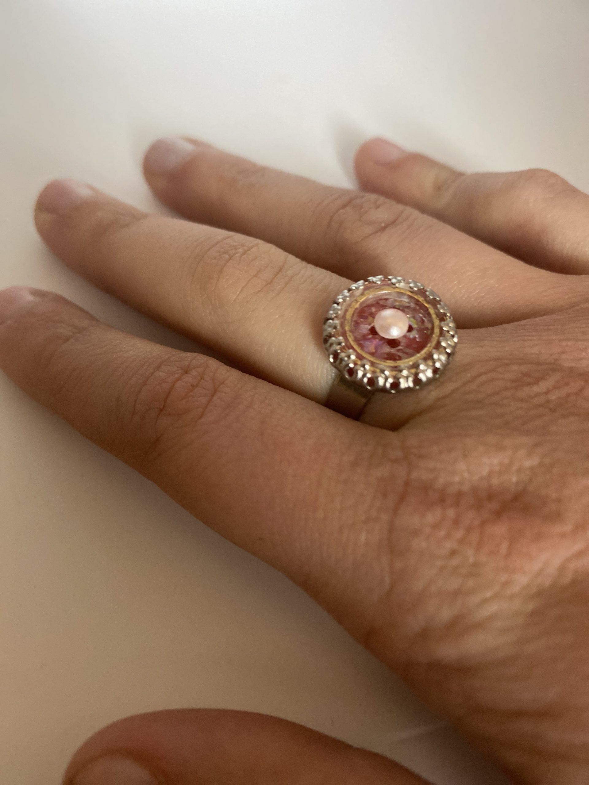 Bague réglable cabochon rosé pailleté – Image 2