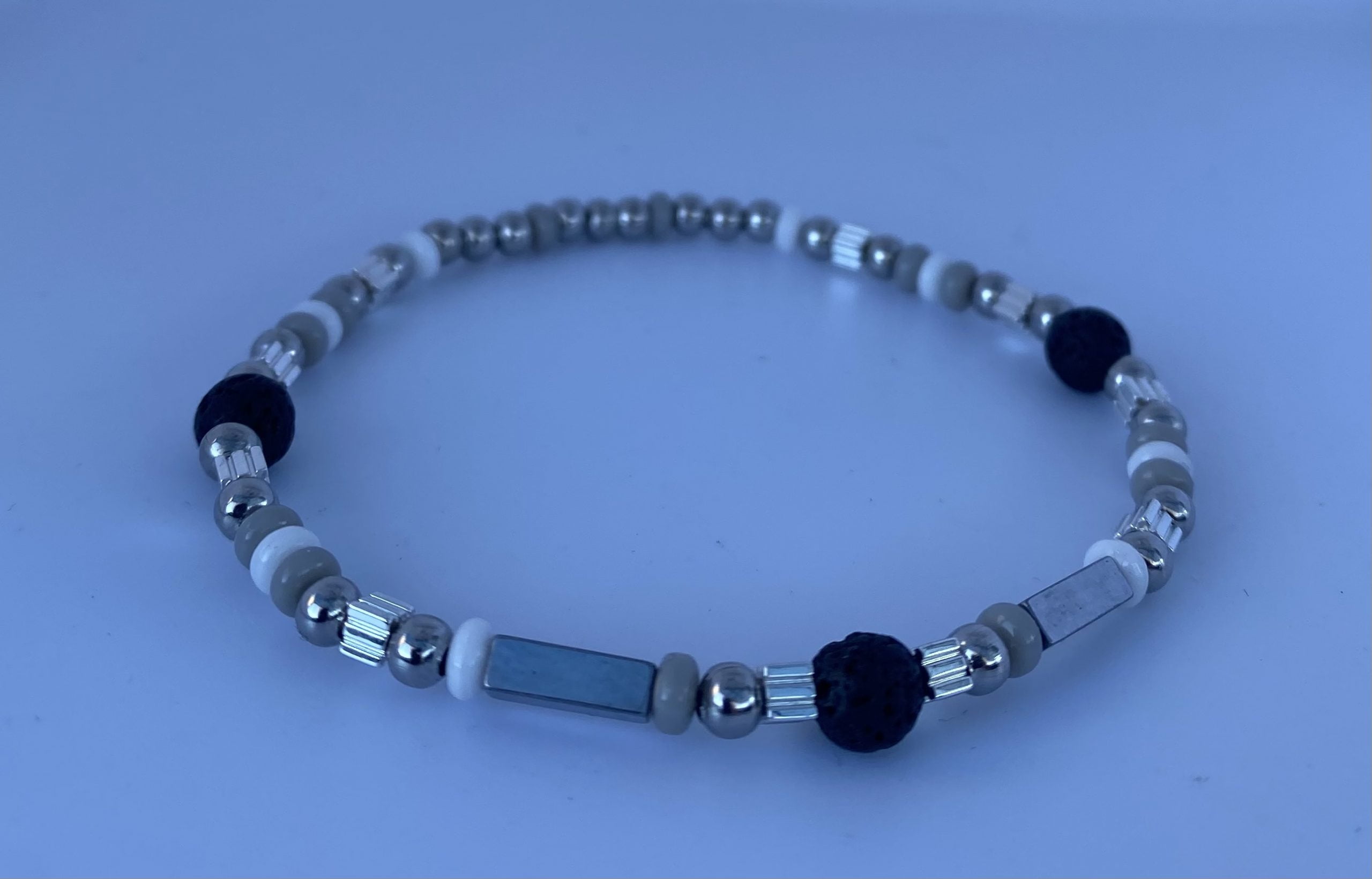Bracelet homme perles en pierre de lave, en verre et hématite