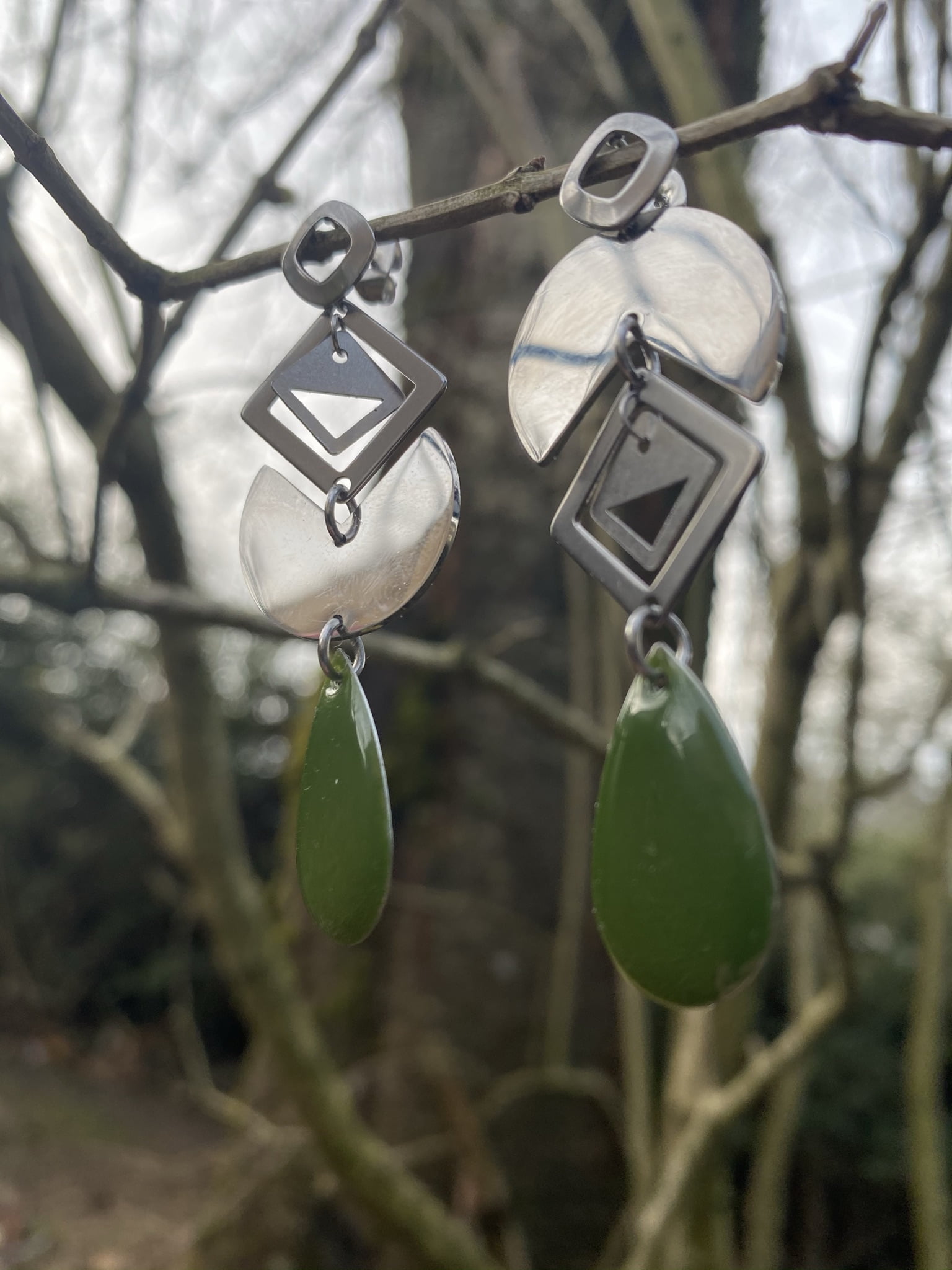 Boucles d'oreilles "papareil" gouttes vertes kakis – Image 3