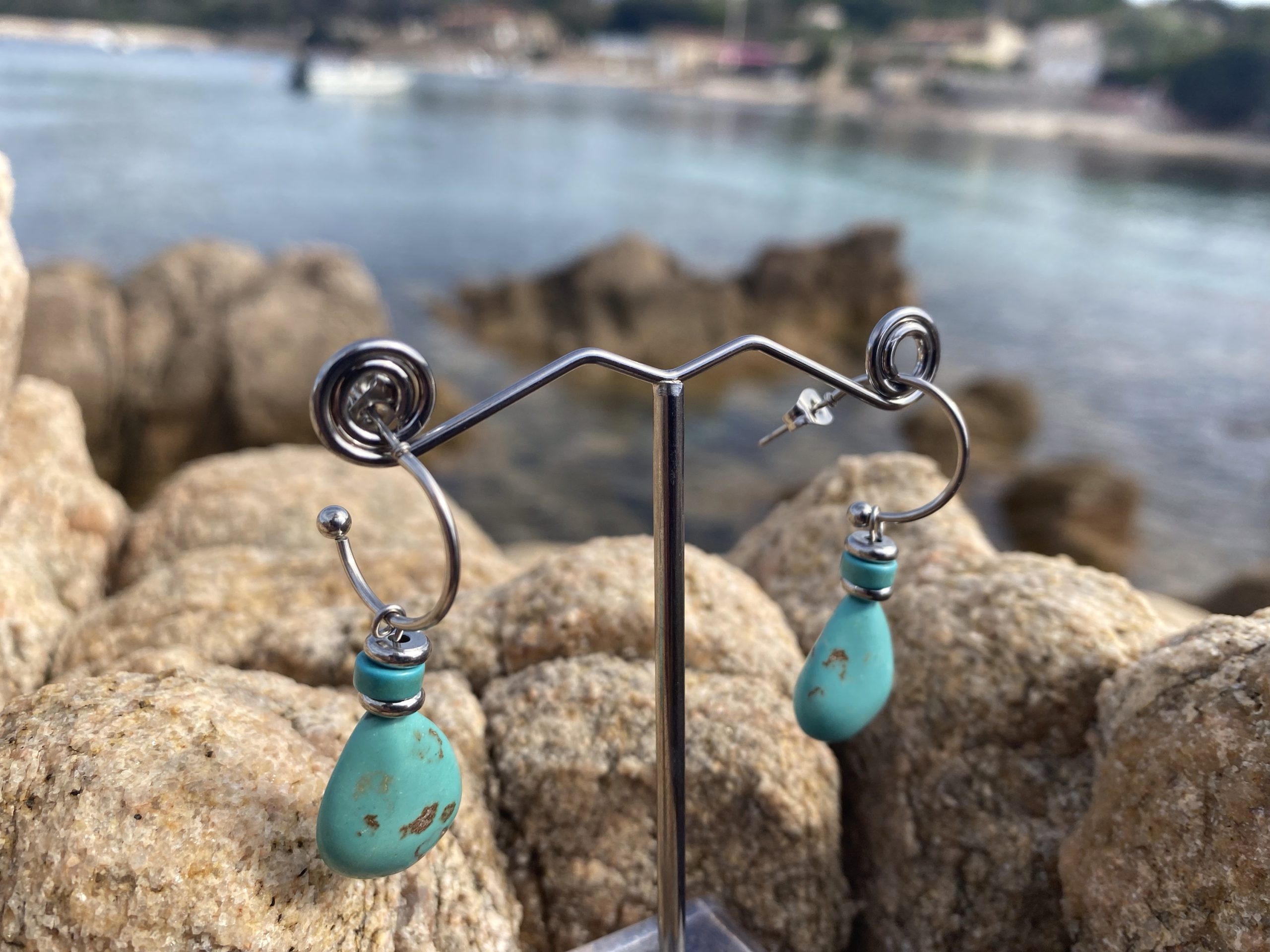 Boucles d’oreilles semi créoles turquoises