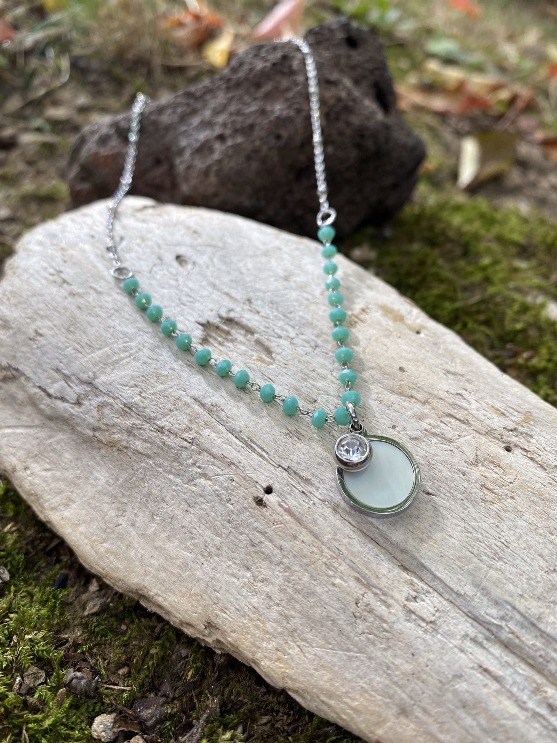 Collier perlé et perles menthe