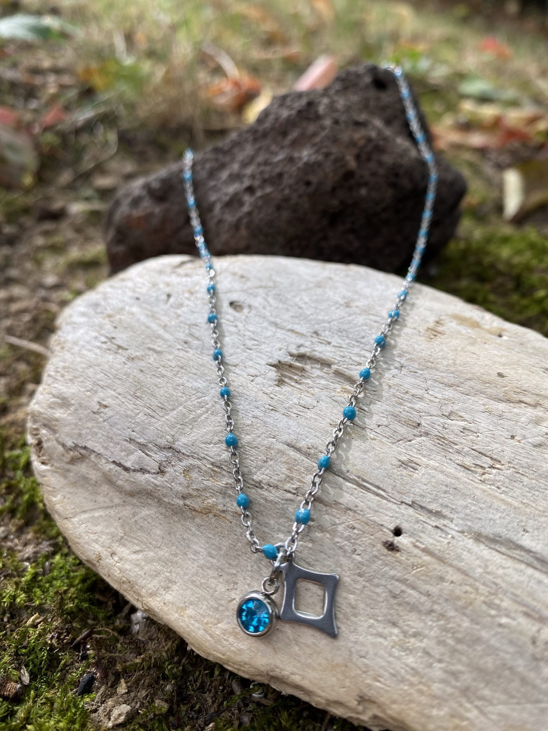 Collier losange chaine émaillé bleue