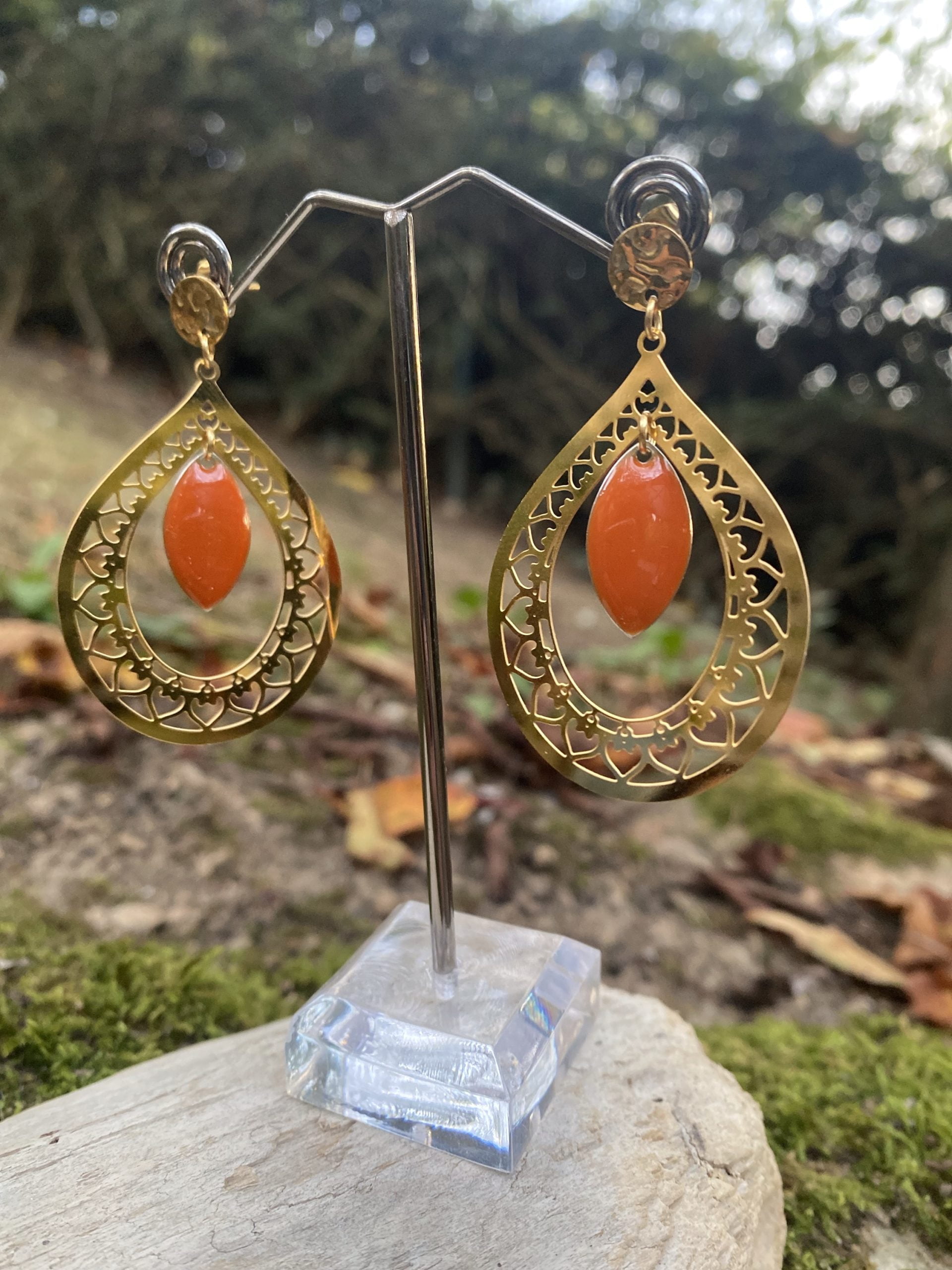 Boucles d’oreilles filigranes gouttes et navettes émaillées oranges