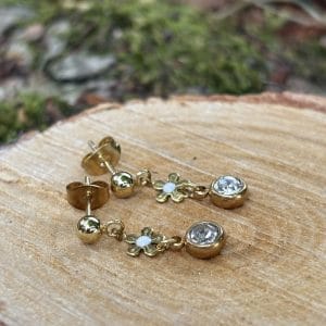 Petites boucles d'oreilles fleur et cristal