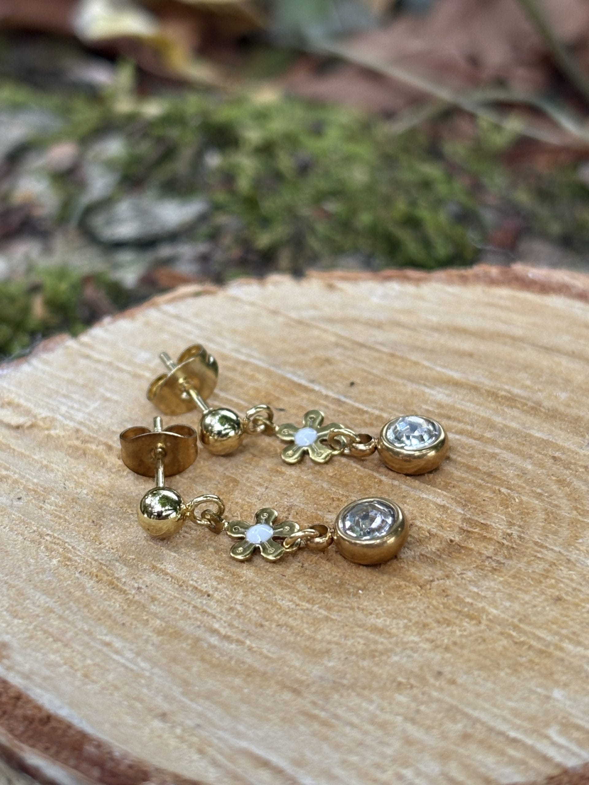 Petites boucles d'oreilles fleur et cristal