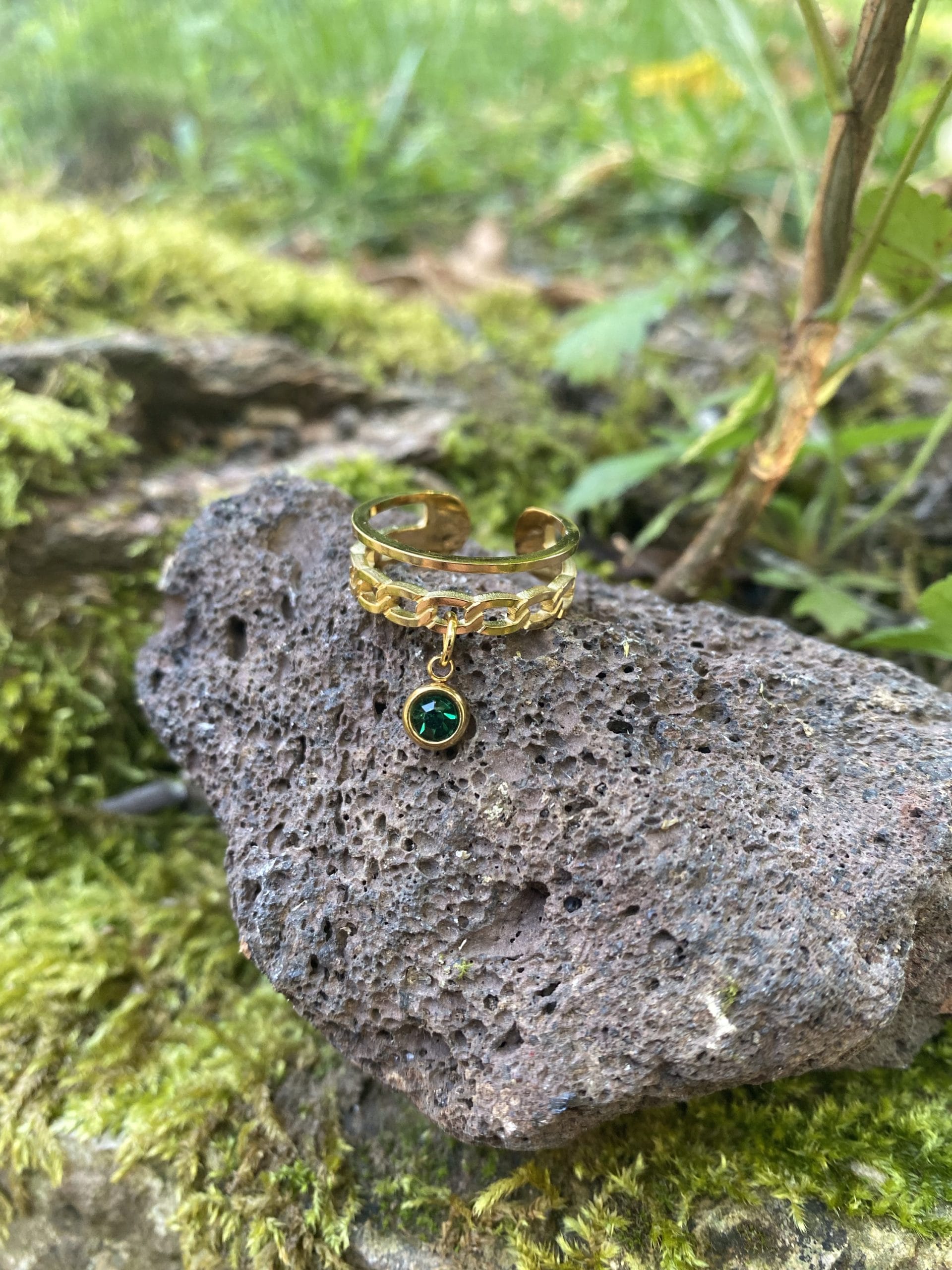 Bague maille ajustable doré et strass vert