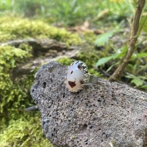 Bague cabochon effet écaille de tortue ajustable