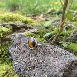 Bague cabochon rond effet écaille de tortue ajustable