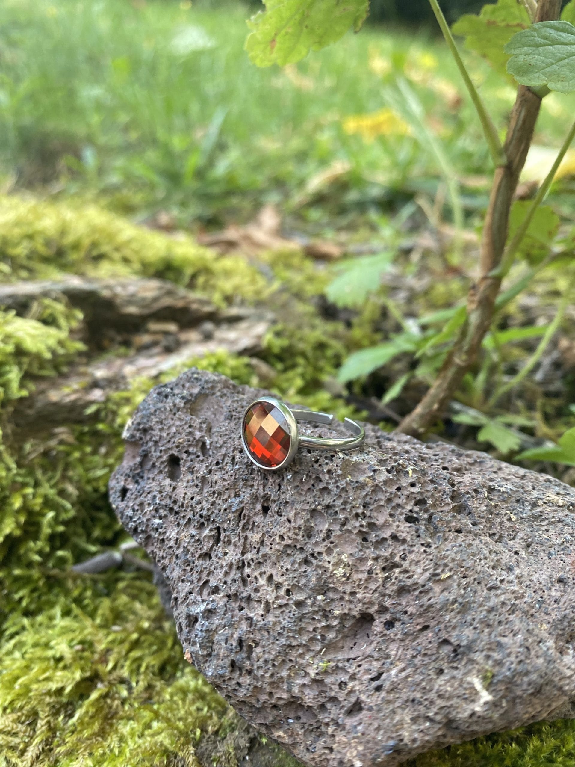Bague cabochon cristal Swarovski facetté rouge – Image 2