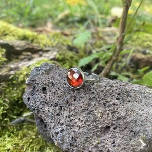Bague cabochon cristal Swarovski facetté rouge
