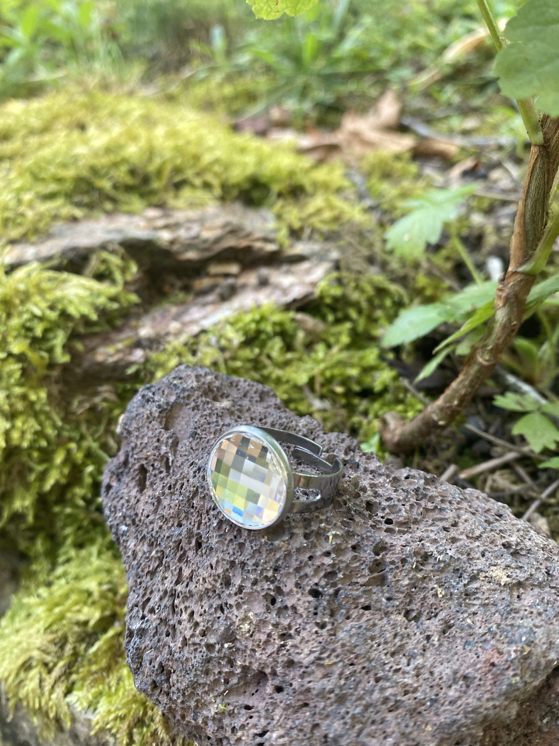 Bague cabochon verre facetté argenté