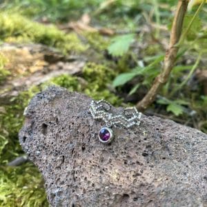 Bague zigzag ajustable argenté et strass violet