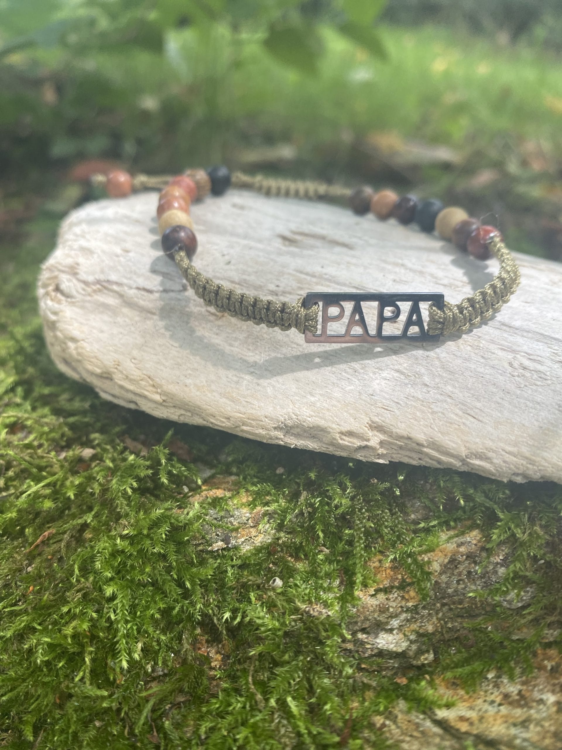 Bracelet homme « Papa » kaki - Perles en bois – Image 2