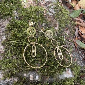 Boucles d’oreilles soleil et anneaux dorés