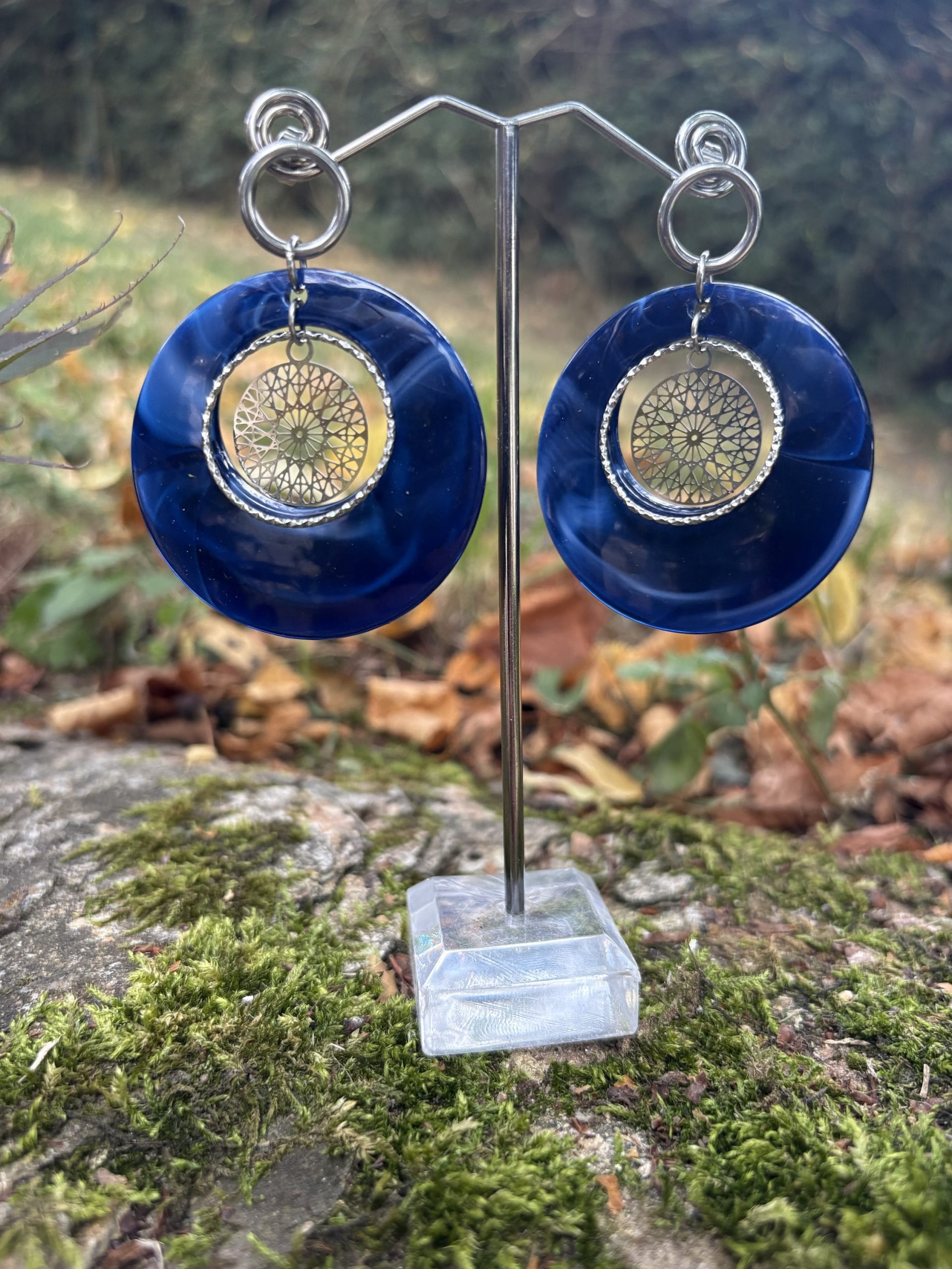 Boucles d’oreilles effet marbré bleu